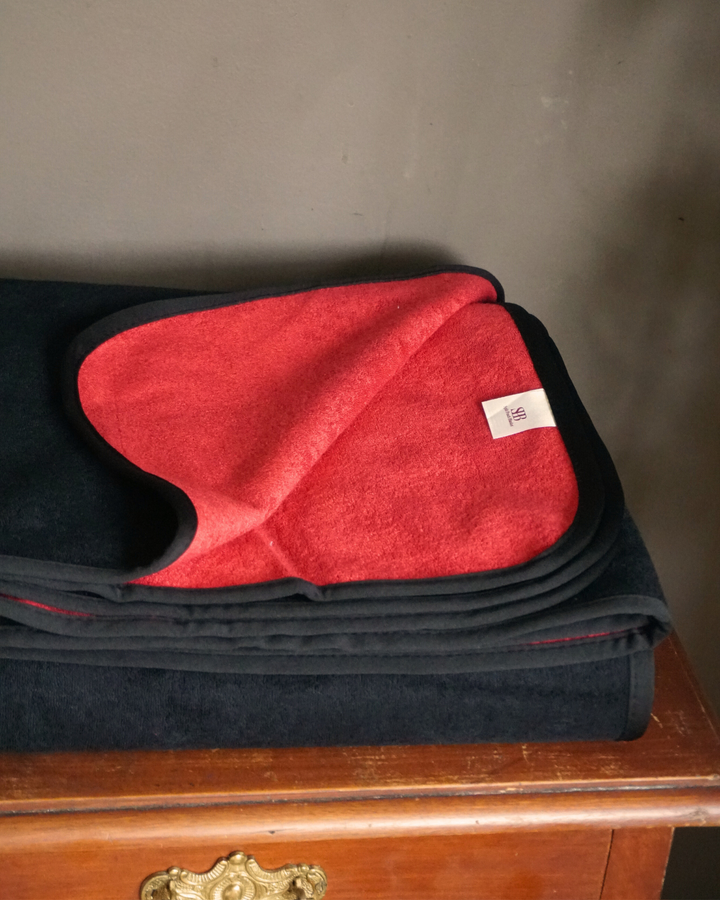 Split Peach Waterproof Blanket, Ruby Red & Jet Black-Original