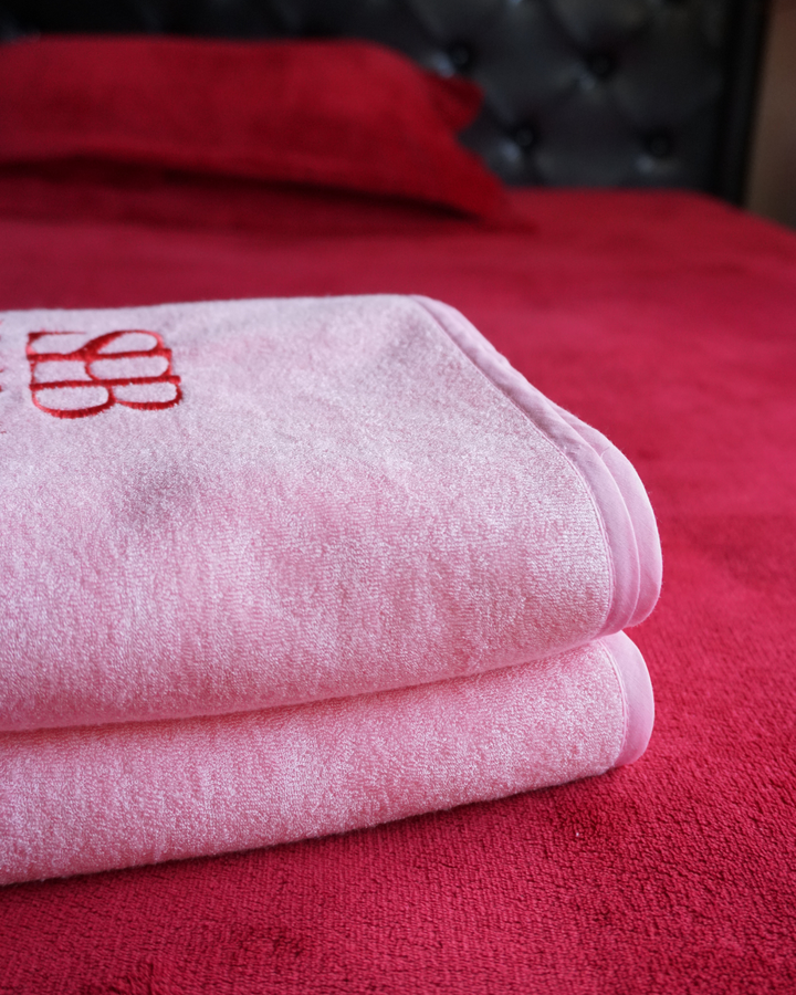 Close-up of soft bamboo and organic cotton blend – waterproof, hypoallergenic, and OEKO-TEX® certified”