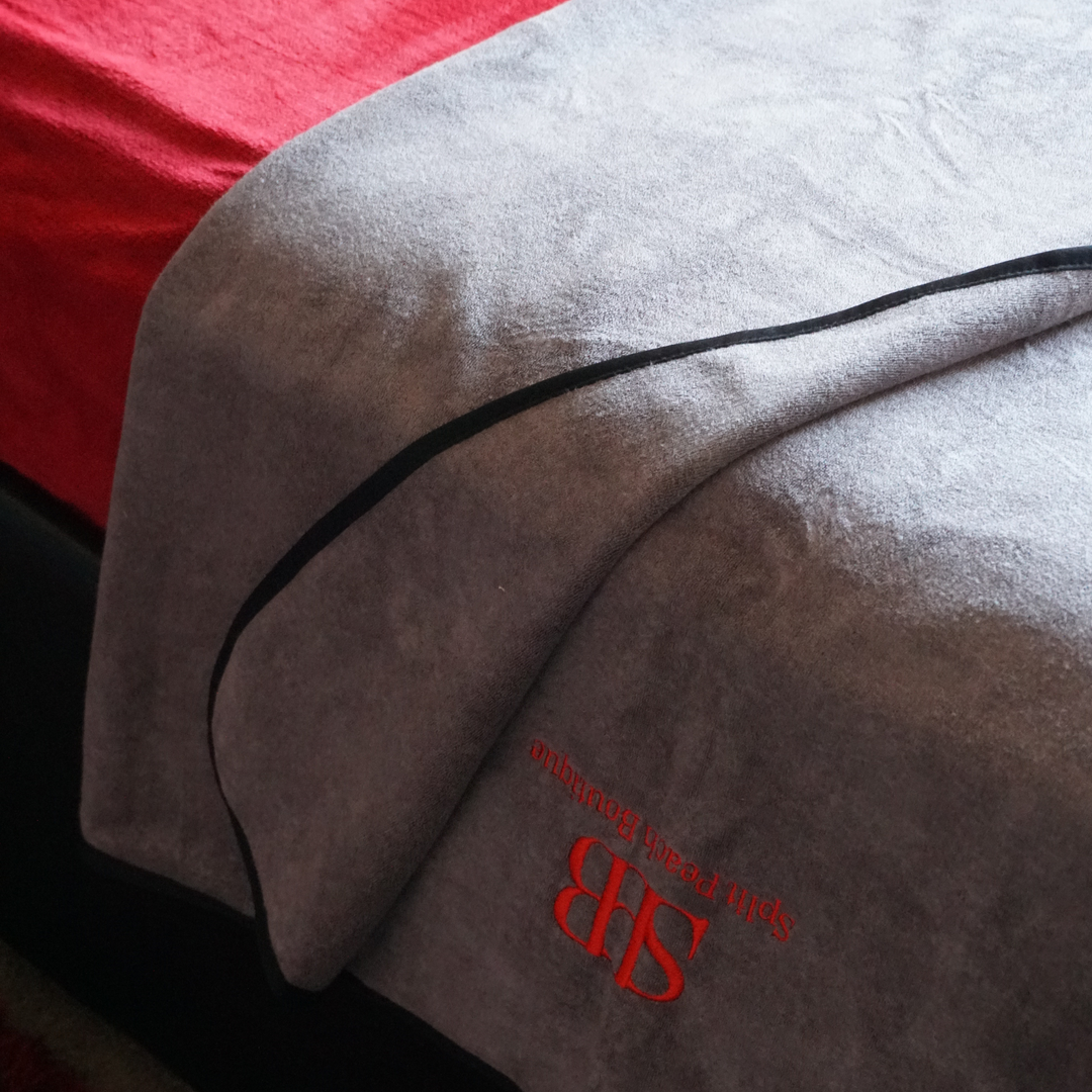 Split Peach™ Premium Waterproof Bamboo Blanket – Grey on Grey
