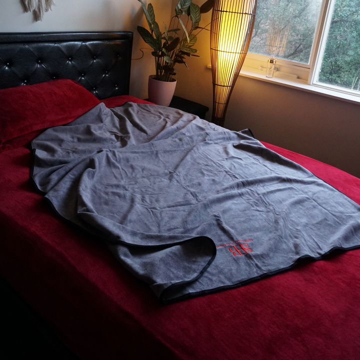 Split Peach™ Premium Waterproof Bamboo Blanket – Grey on Grey