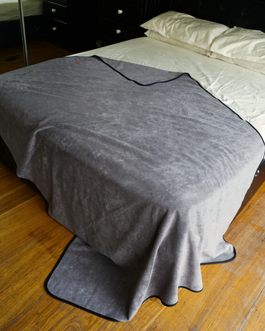 Waterproof Blanket – Eco-friendly Bamboo Grey on Grey