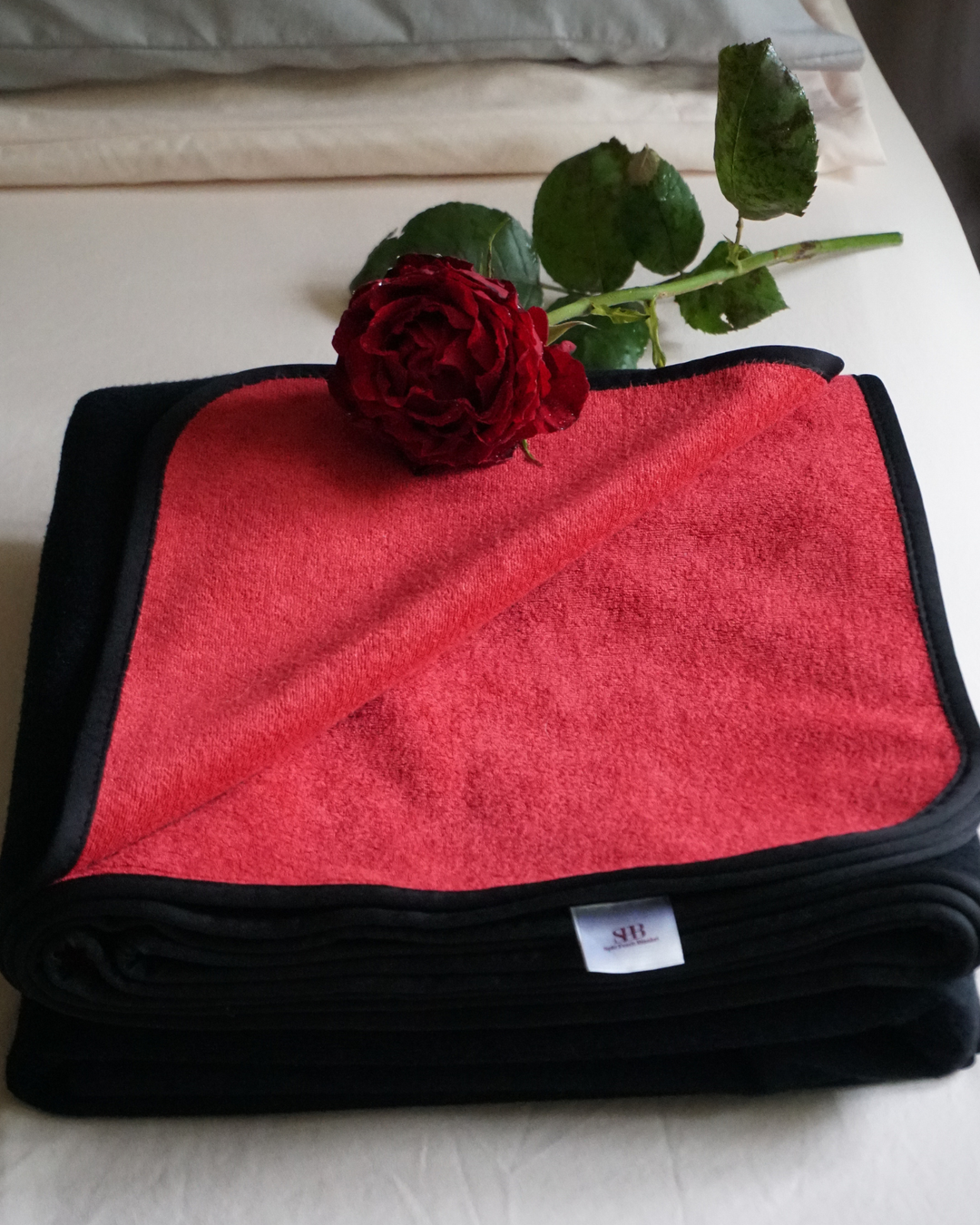 Split Peach Waterproof Blanket Red & Black-Supreme
