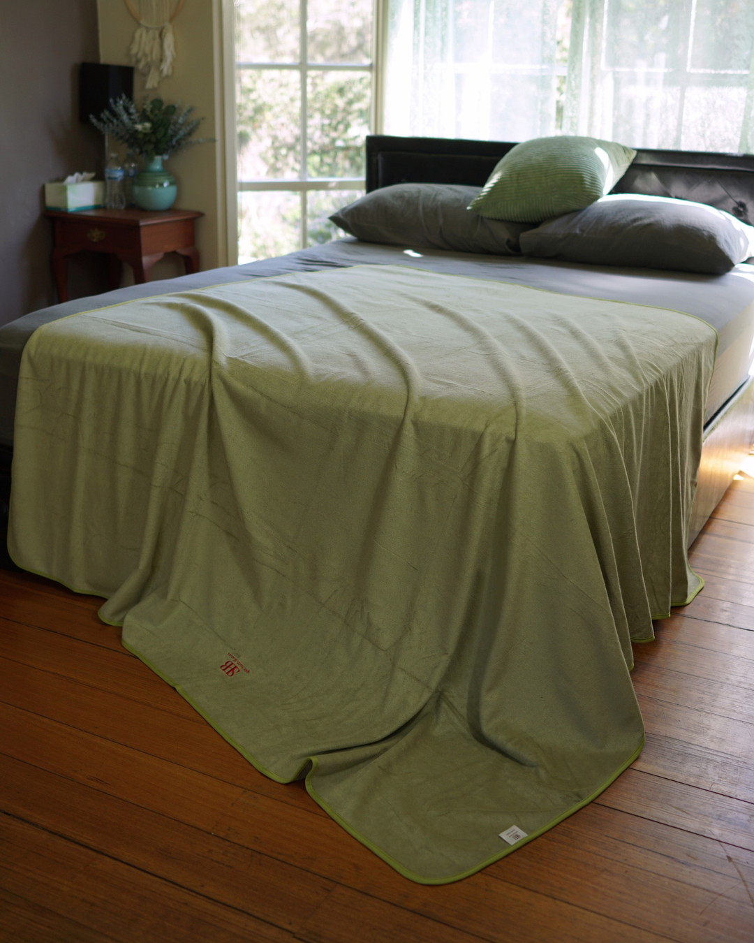 XL Waterproof Blanket Bamboo-Cotton– Luxury 2m × 2m | Matcha Mist