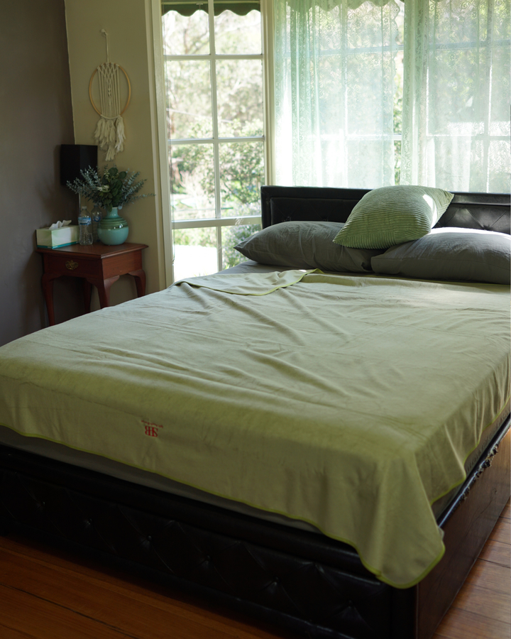 XL Waterproof Blanket Bamboo-Cotton– Luxury 2m × 2m | Matcha Mist