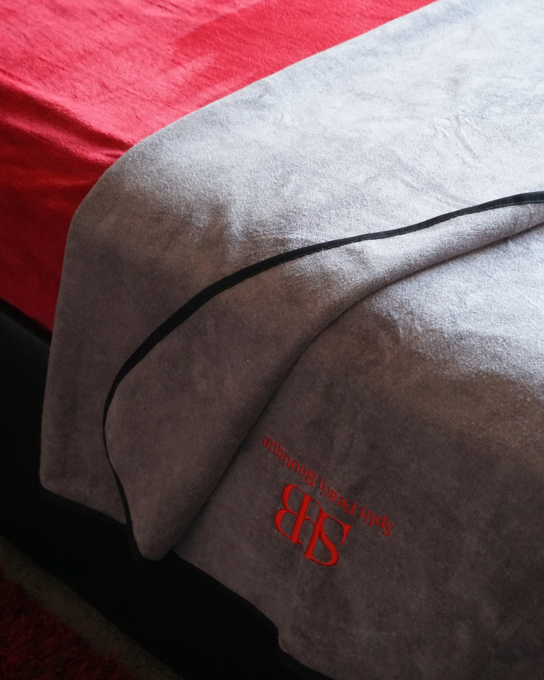 Split Peach™ Premium Waterproof Bamboo Blanket – Grey on Grey