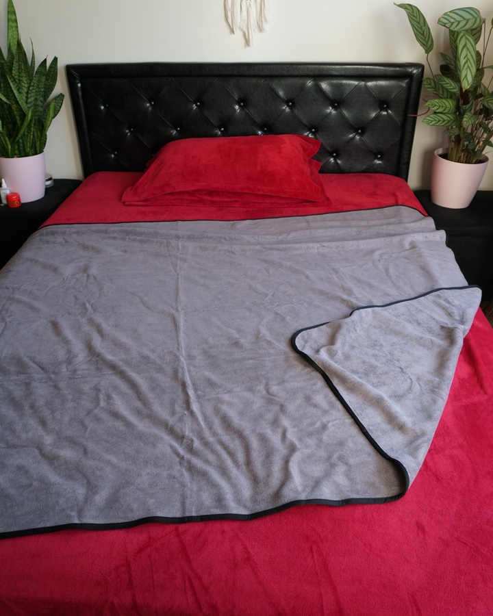 Split Peach™ Premium Waterproof Bamboo Blanket – Grey on Grey