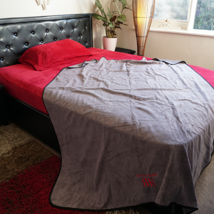 Split Peach™ Premium Waterproof Bamboo Blanket – Grey on Grey