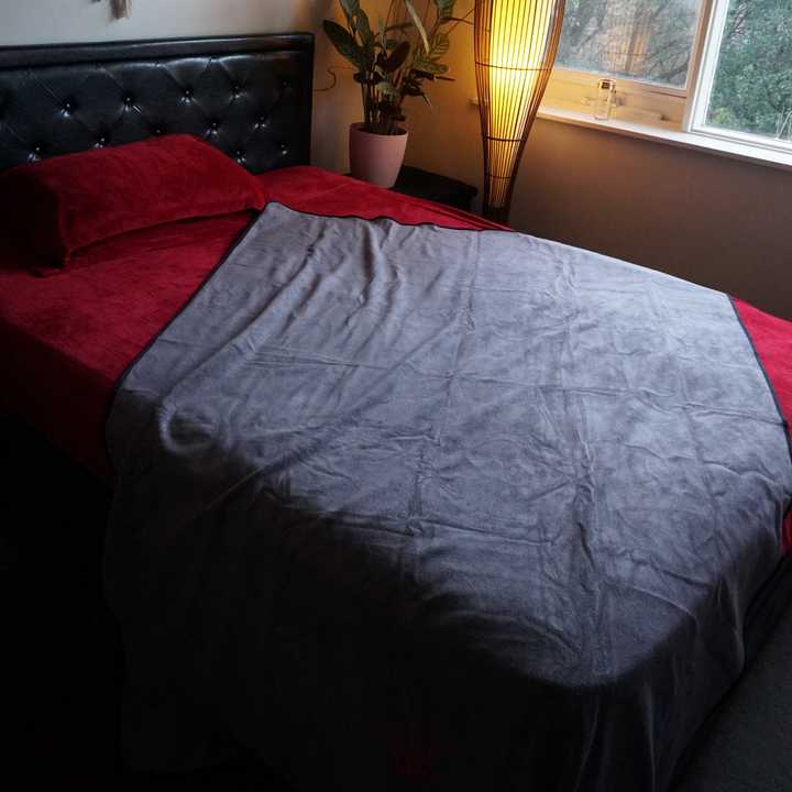 Split Peach™ Premium Waterproof Bamboo Blanket – Grey on Grey