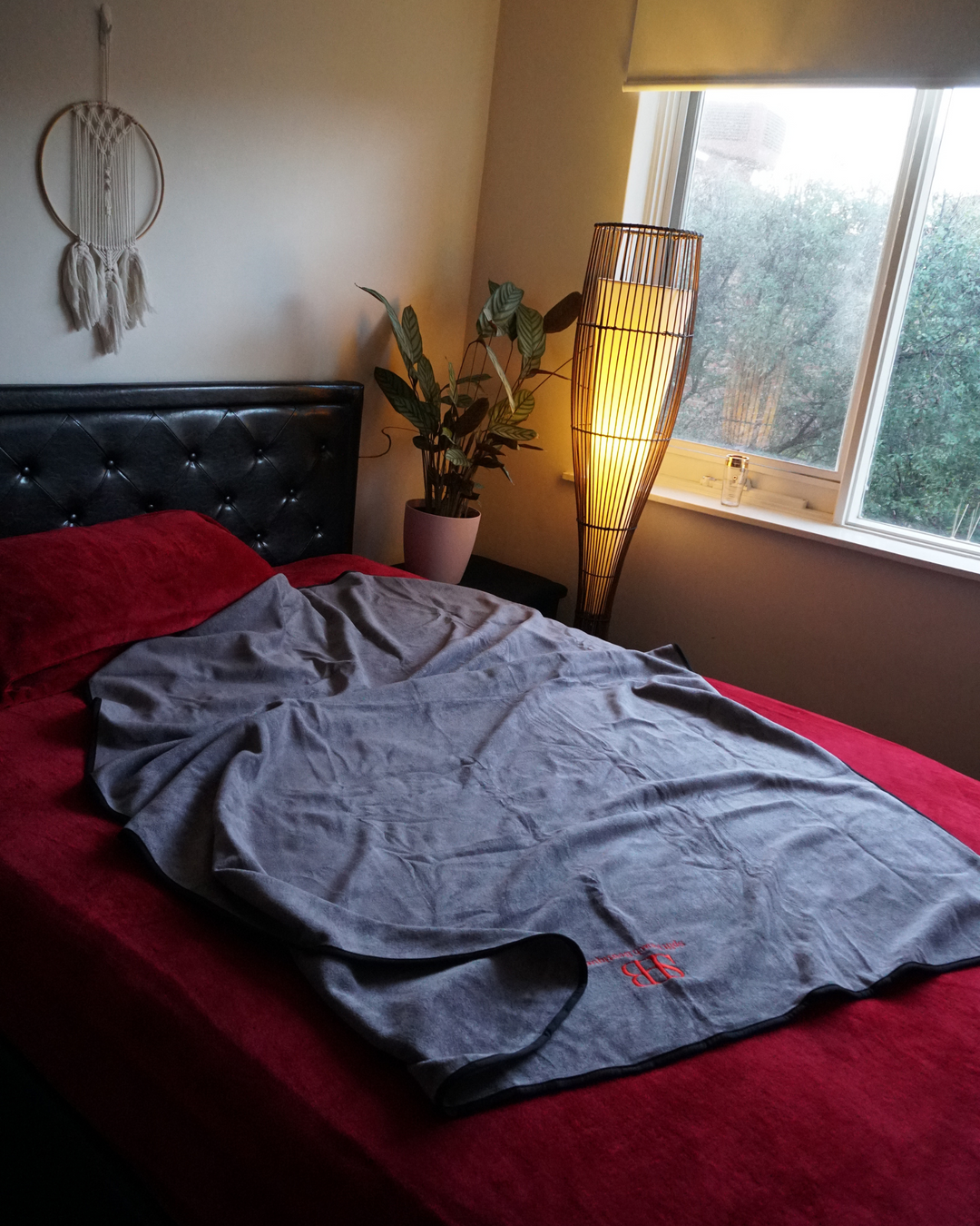 Split Peach™ Premium Waterproof Bamboo Blanket – Grey on Grey