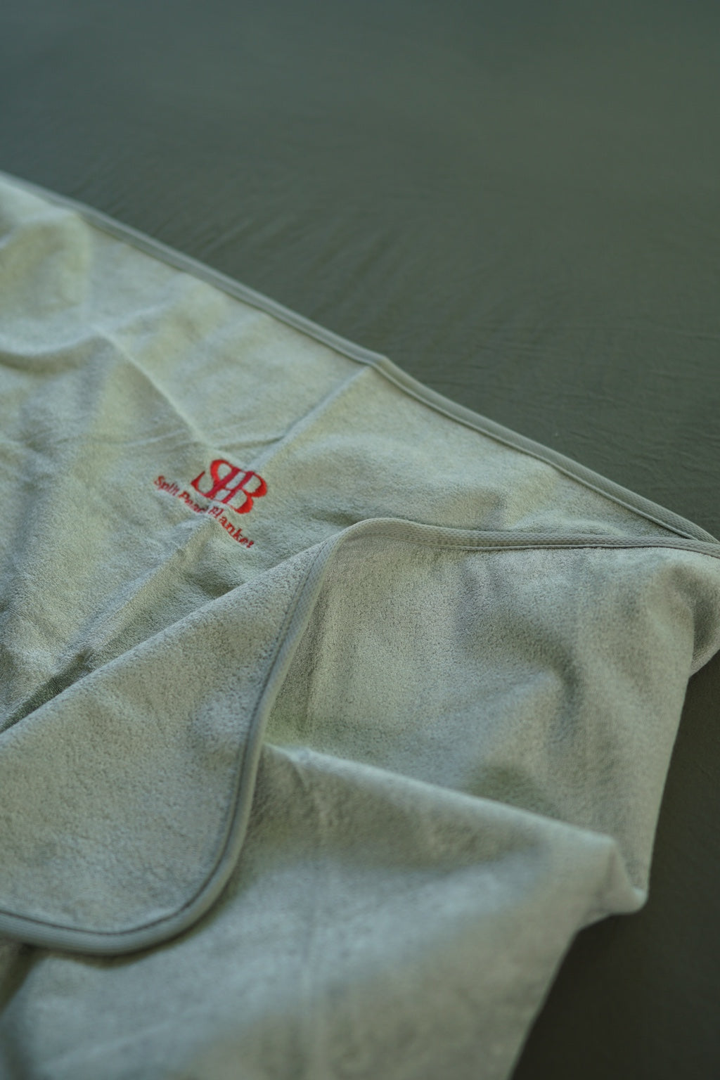Crystal Regular blanket edging and embroidered logo detail