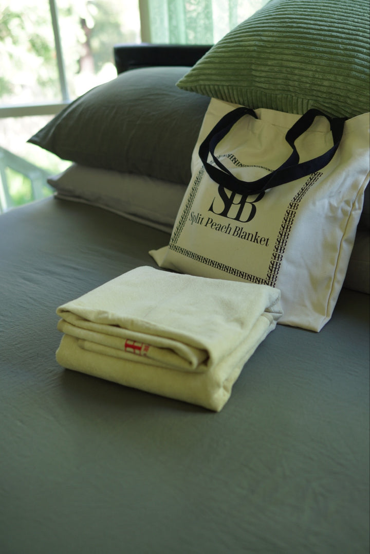 Folded Sand Regular 150 × 100 cm waterproof blanket with storage bag