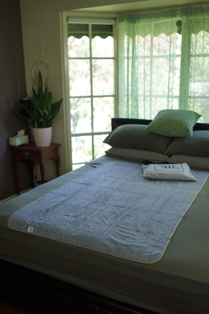 Sterling Lavender Regular 150 × 100 cm waterproof blanket showing compact coverage on a bed